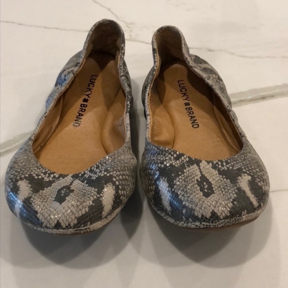 Lucky Brand Emmie Ballet Flats.  Good used condition.  Gray snake.  Size 5 1/2 - Picture 3 of 5